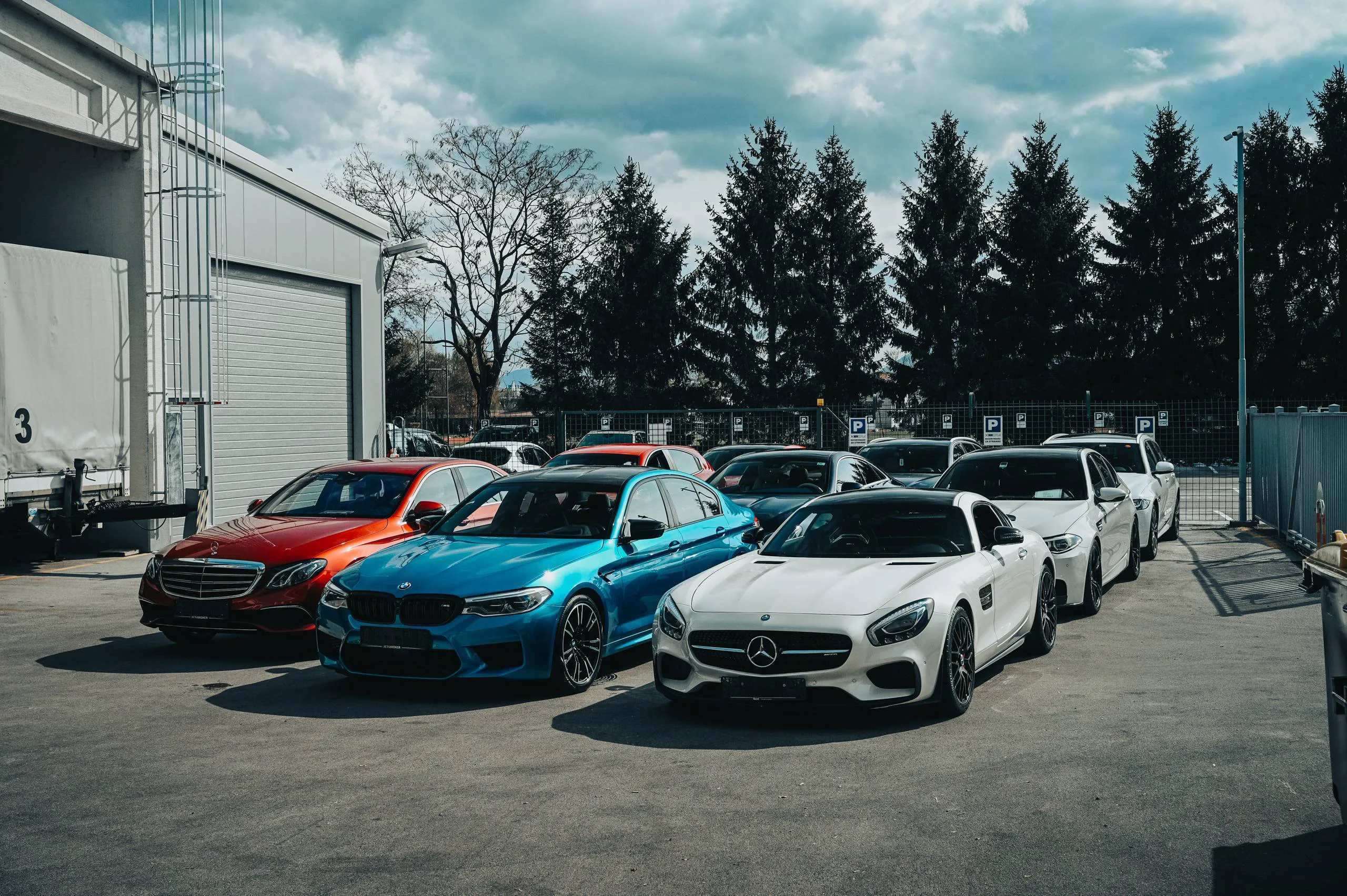 Luksuzni automobil - Showroom